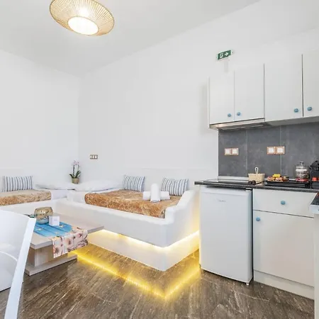 Mykonian Breeze Apartman *