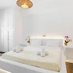 Mykonian Breeze Ano Mera